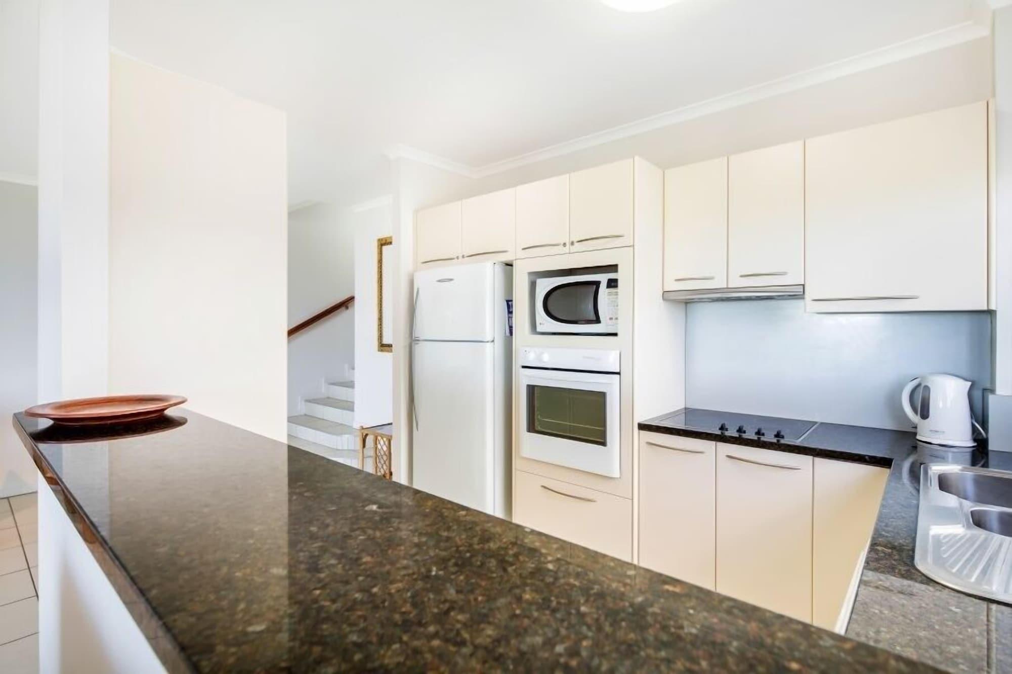 Bali Hai Apartments Noosa Bagian luar foto